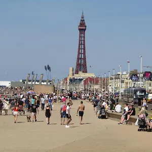 Hotel Seaside - Comfortable - Double, King & Super King Beds -, Blackpool